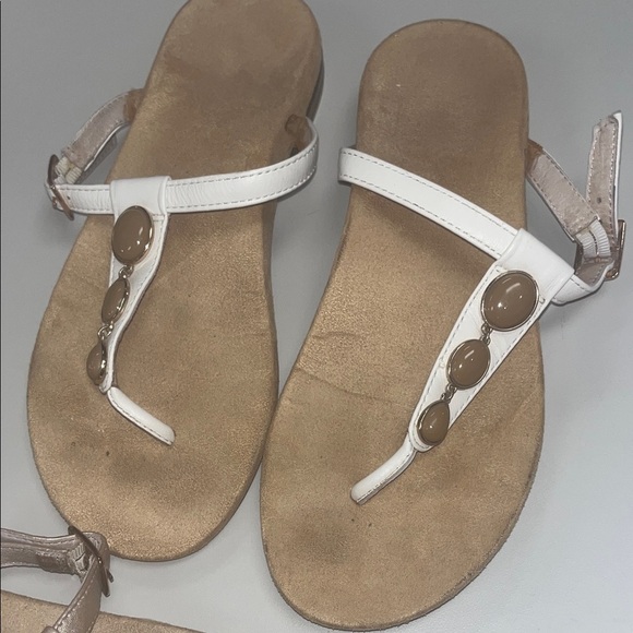 Vionic Women's Jada Style Sandals - White and Tan bundle both size 7 preowned - Picture 3 of 12